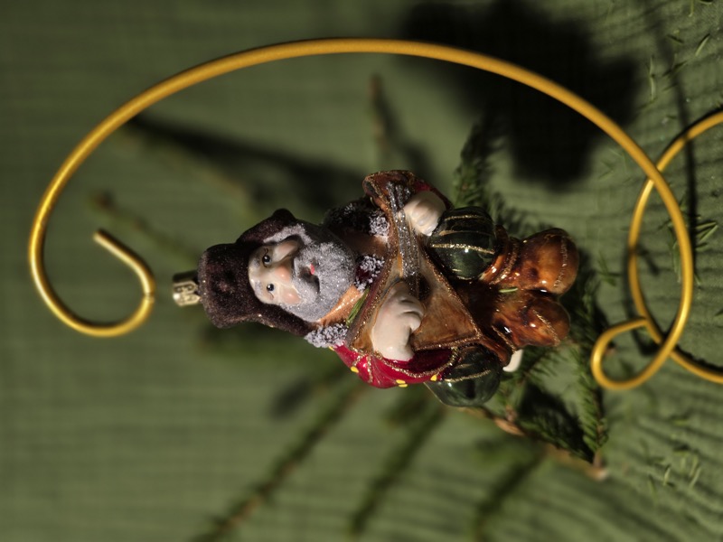 дед с балалайкой