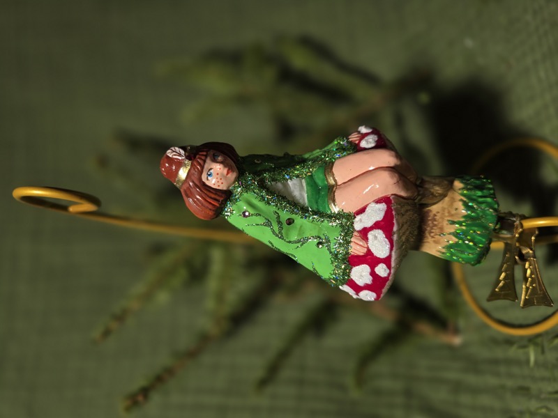 эльф на грибе