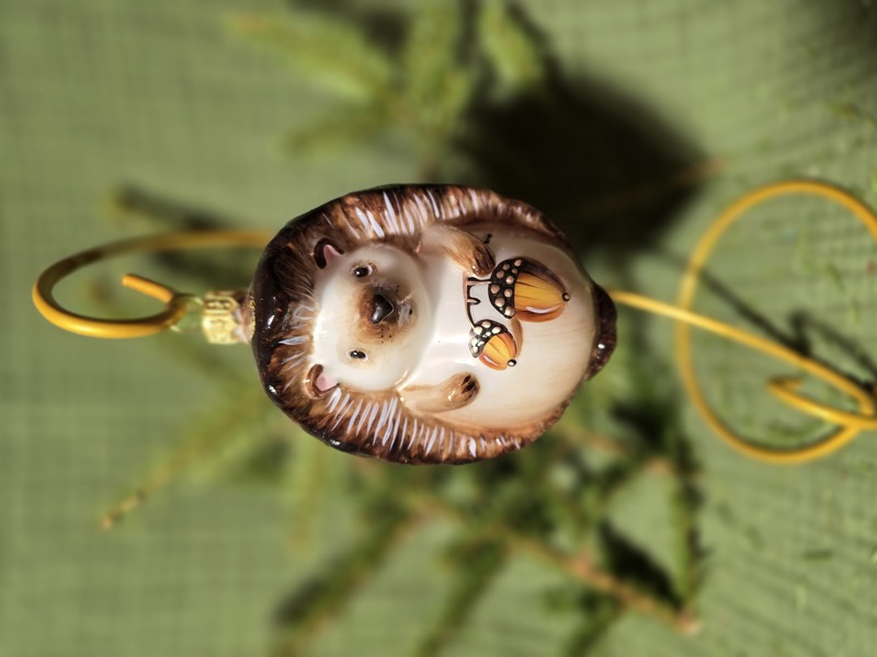 ежик с желудем