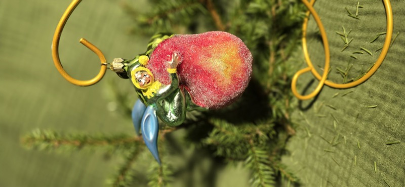 эльф на груше